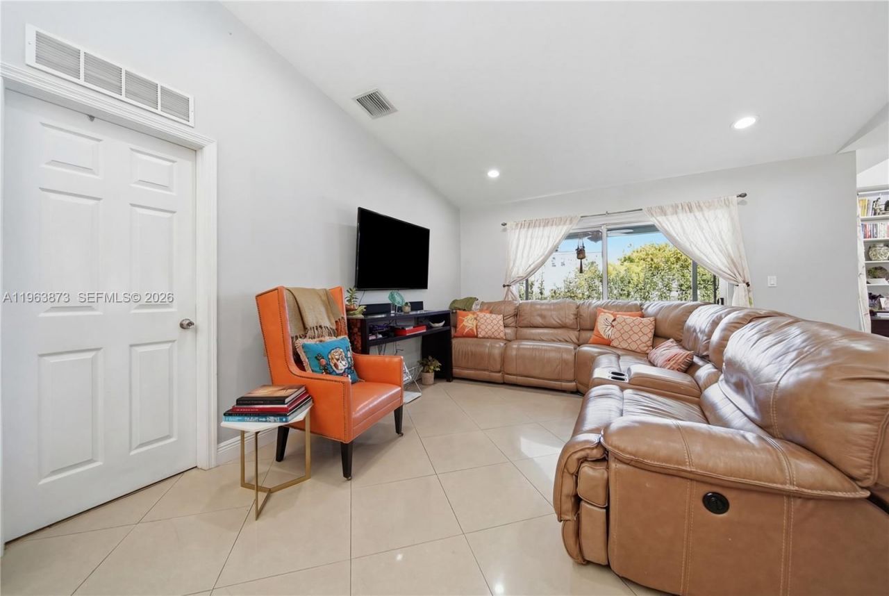 9071 SW 208th Ter, Cutler Bay, FL 33189 Photo