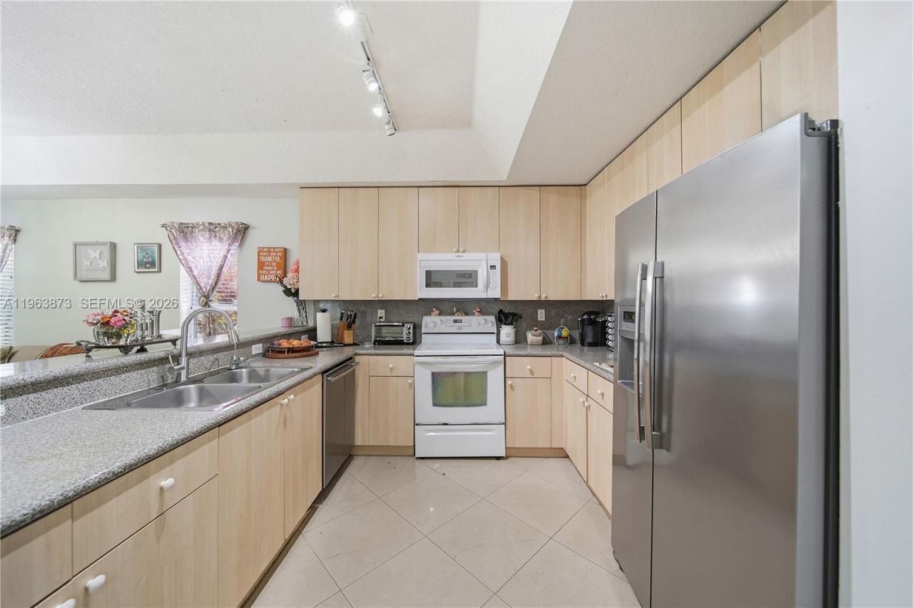 9071 SW 208th Ter, Cutler Bay, FL 33189 Photo