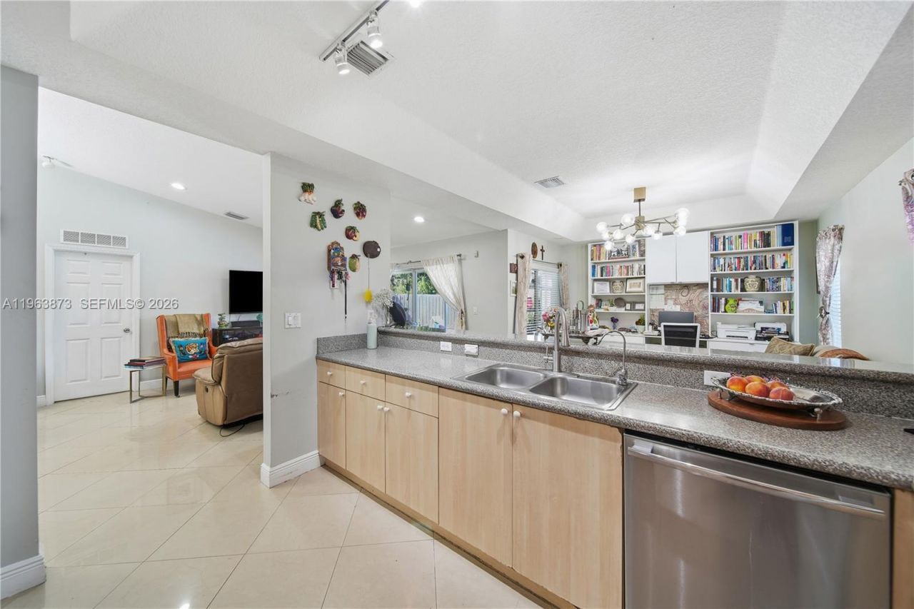 9071 SW 208th Ter, Cutler Bay, FL 33189 Photo