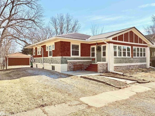 809 S 4Th Street, Fairfield, IA 52556