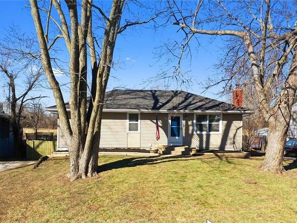 902 SW Locust Street, Oak Grove, MO 64075