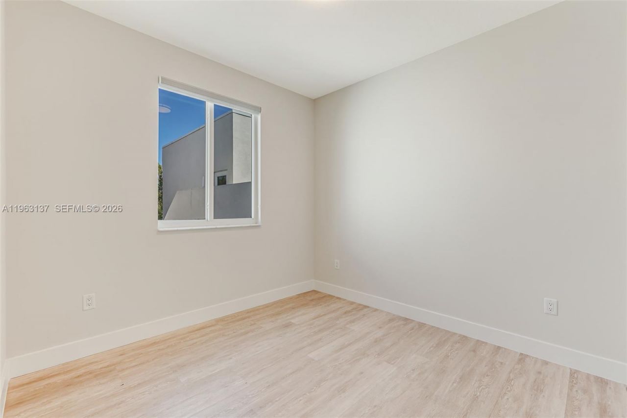 6675 NW 102nd Path, Doral, FL 33178 Photo