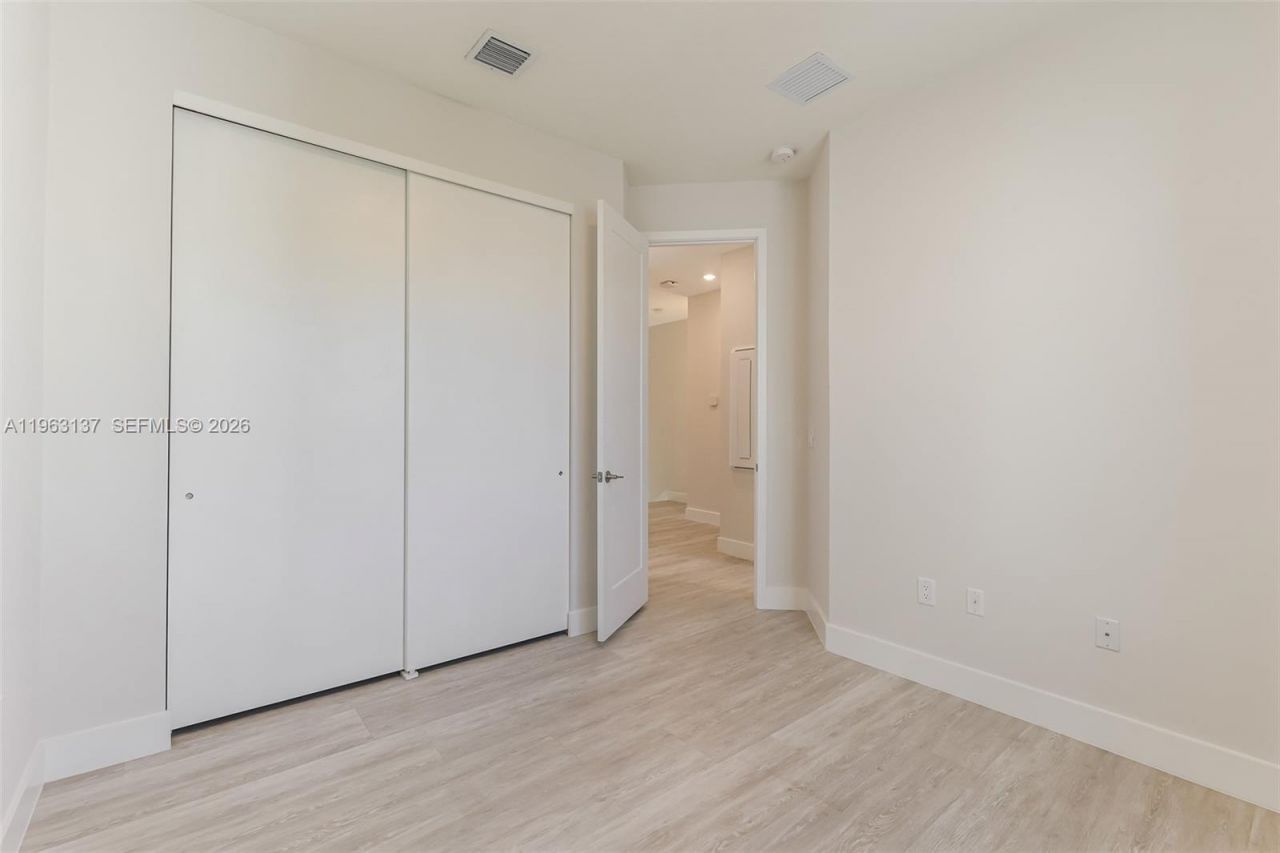 6675 NW 102nd Path, Doral, FL 33178 Photo