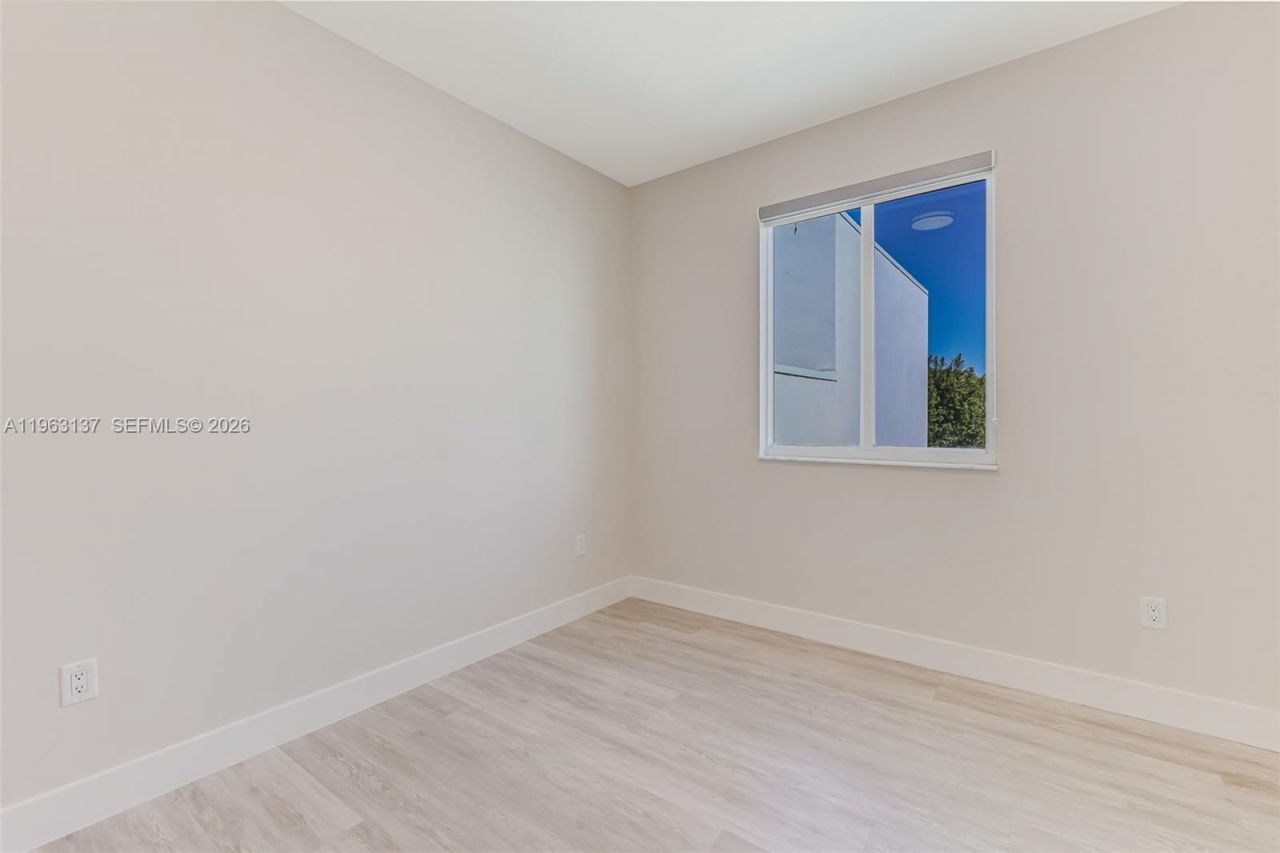 6675 NW 102nd Path, Doral, FL 33178 Photo