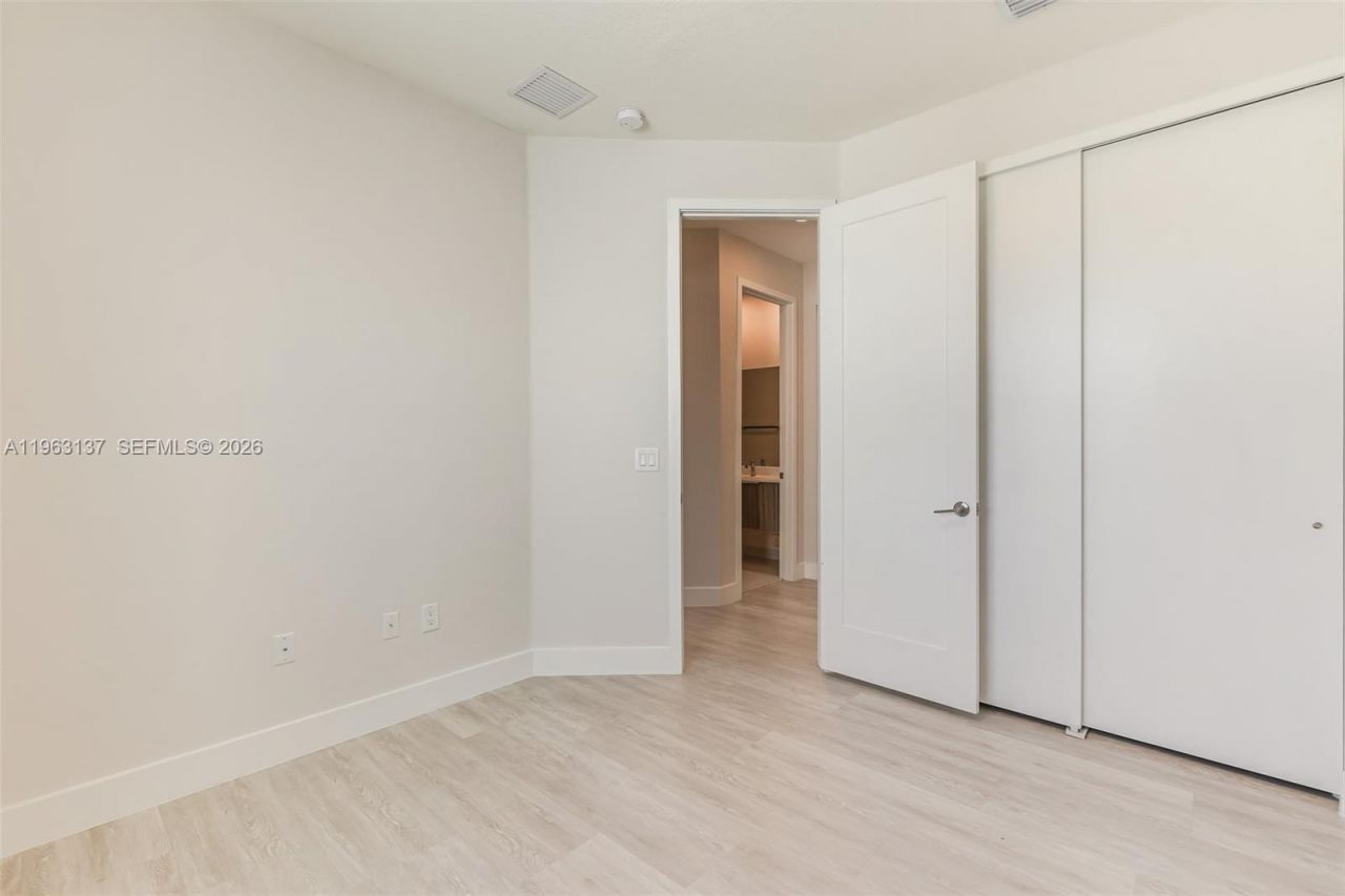 6675 NW 102nd Path, Doral, FL 33178 Photo