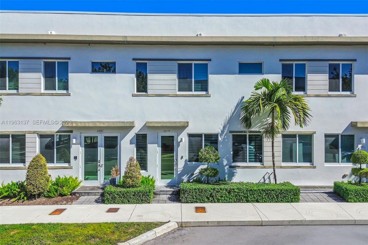 6675 NW 102nd Path, Doral, FL 33178 Photo