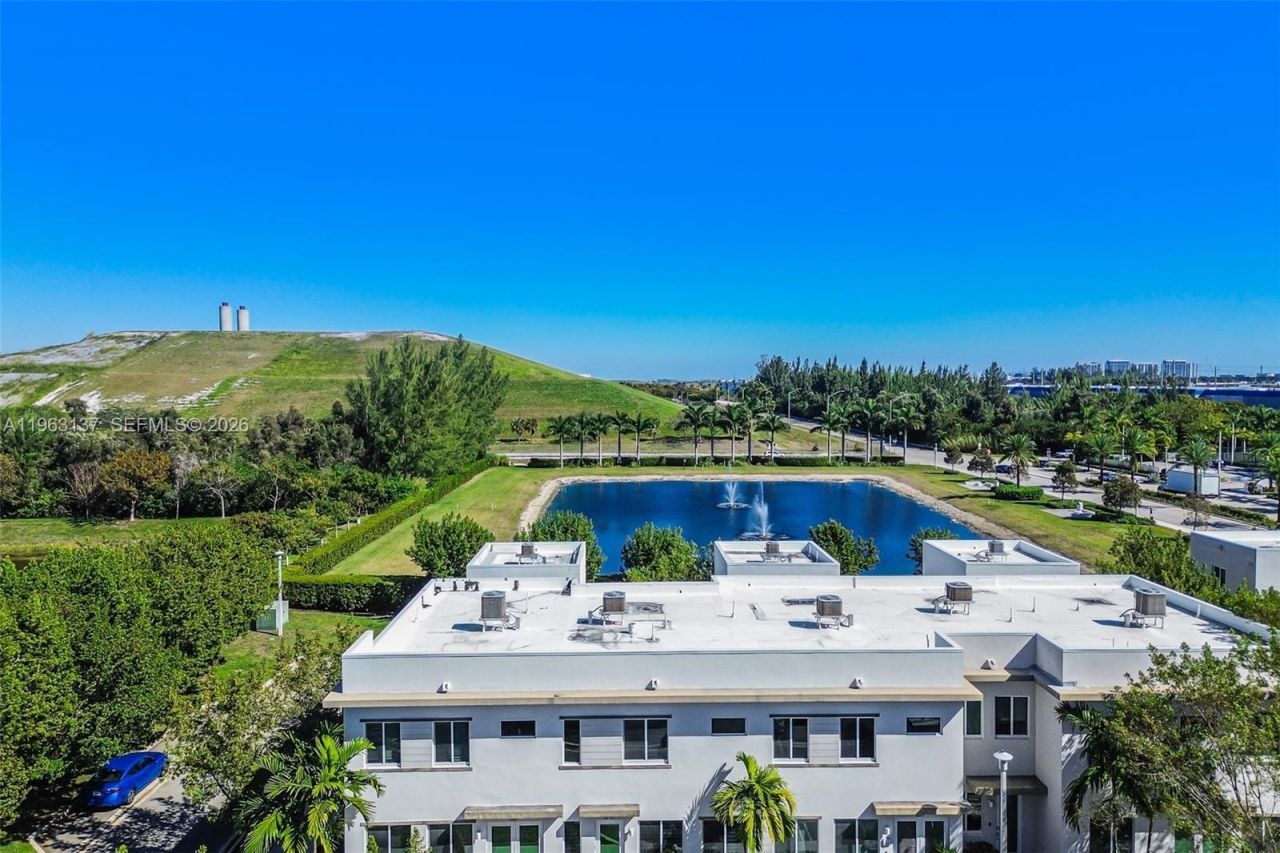 6675 NW 102nd Path, Doral, FL 33178 Photo