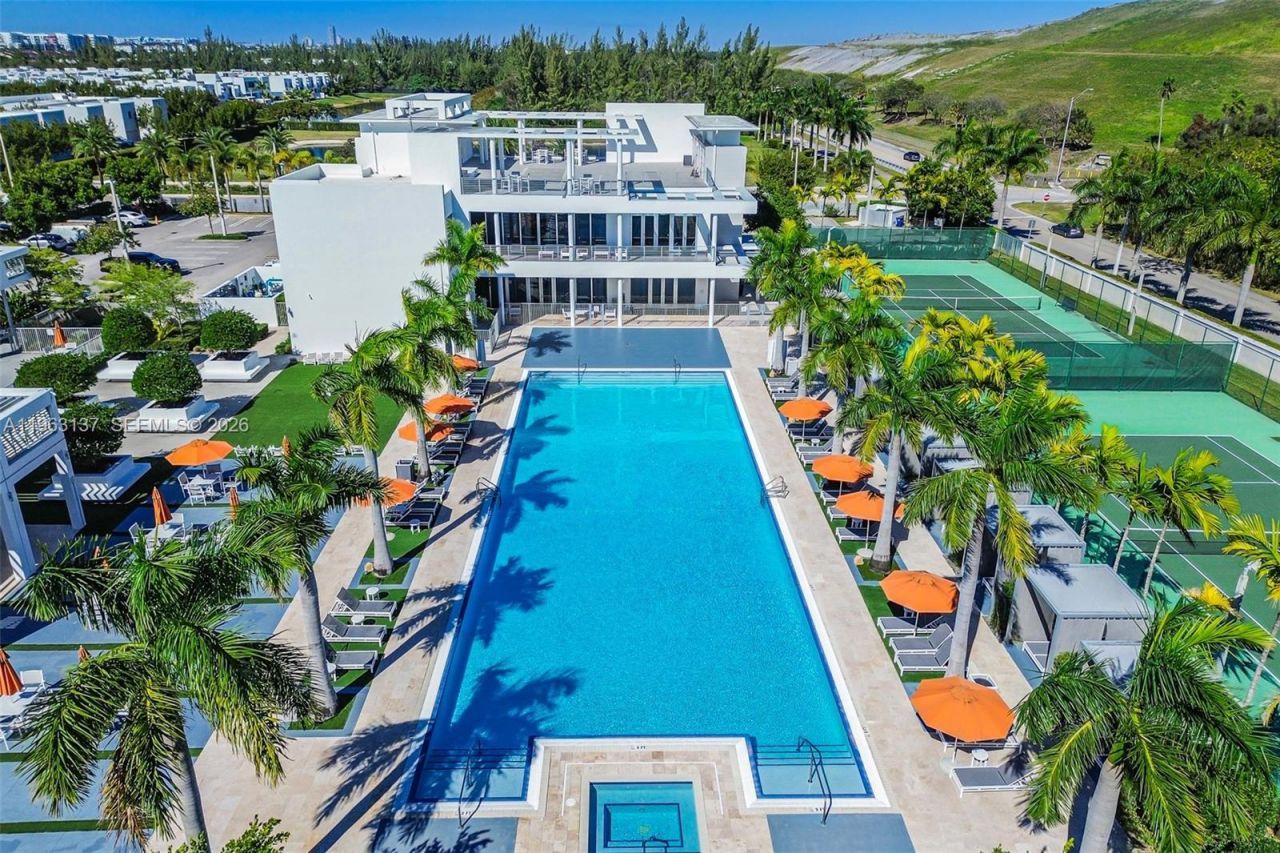 6675 NW 102nd Path, Doral, FL 33178 Photo