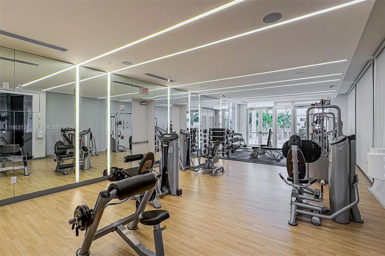 6675 NW 102nd Path, Doral, FL 33178 Photo