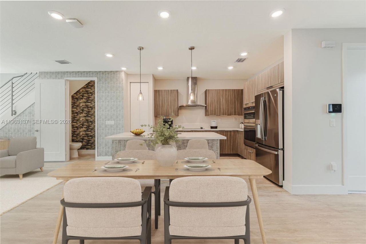 6675 NW 102nd Path, Doral, FL 33178 Photo