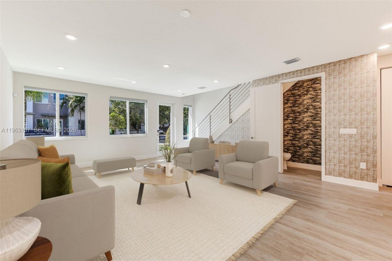 6675 NW 102nd Path, Doral, FL 33178 Photo