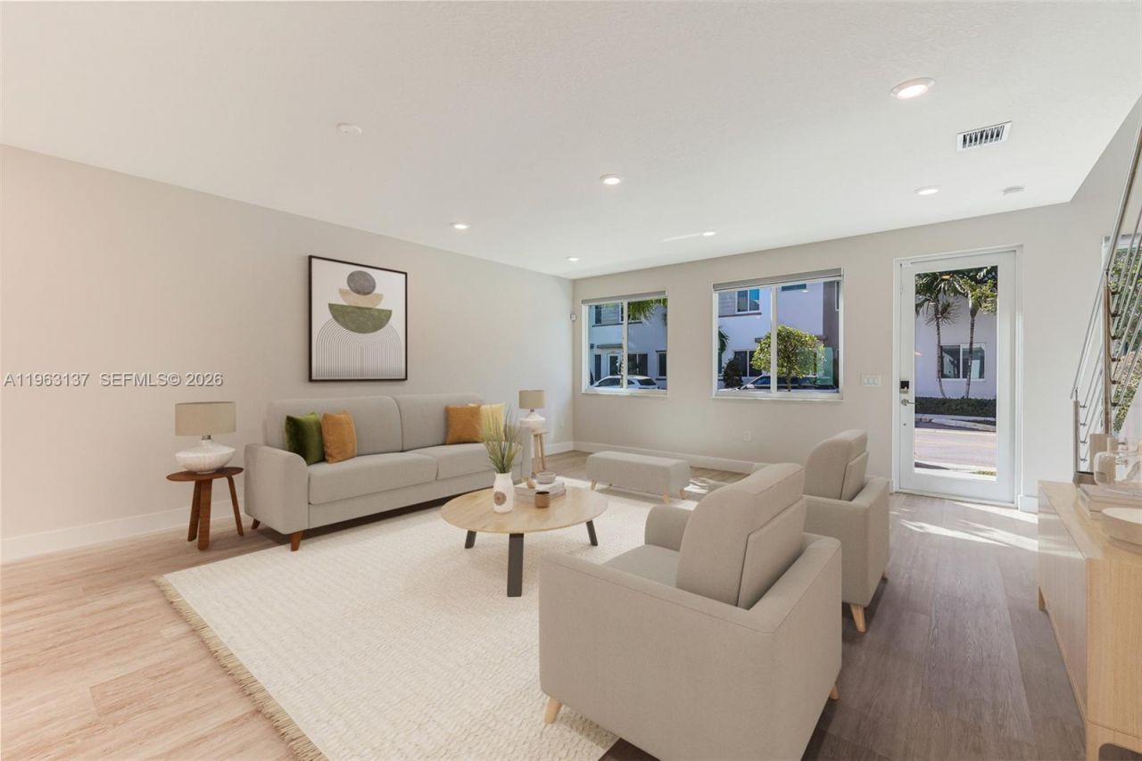 6675 NW 102nd Path, Doral, FL 33178 Photo