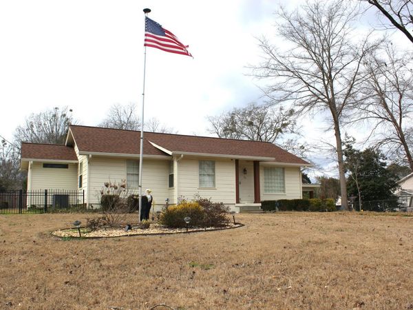 103 Davis Dr., Aberdeen, MS 39730