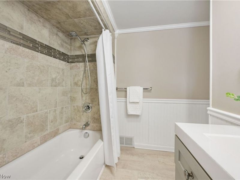 165 Oak Knoll Avenue NE, Warren, OH 44483 Photo 18