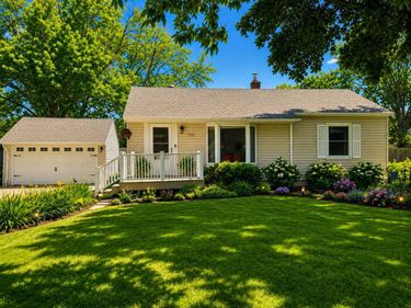 2966 Simpson Street, Roseville, MN 55113