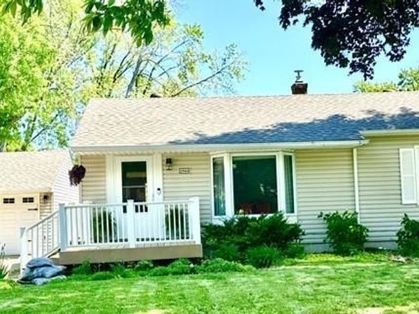 2966 Simpson Street, Roseville, MN 55113