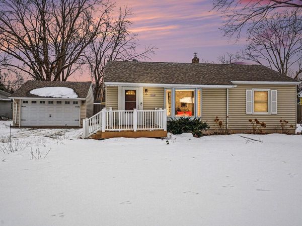 2966 Simpson Street, Roseville, MN 55113