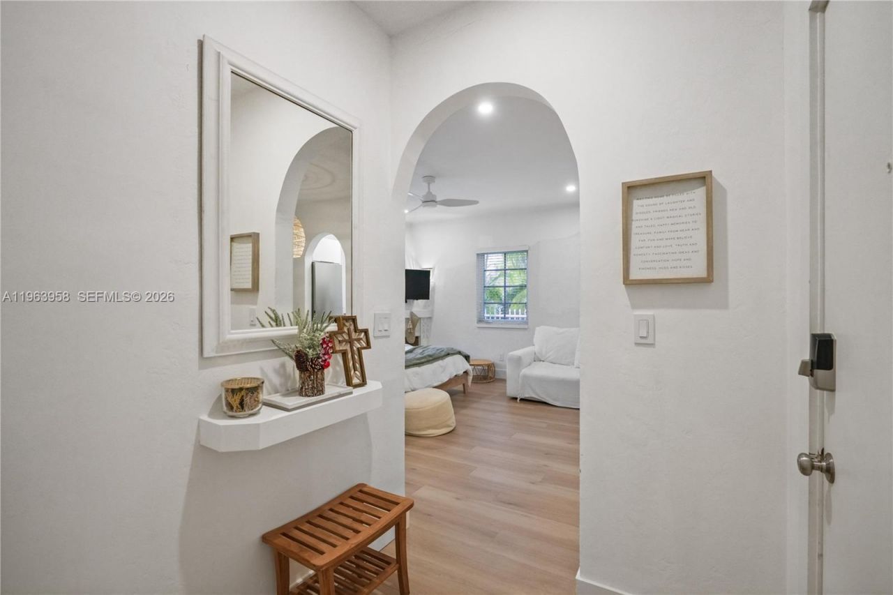 750 Espanola Way, Unit 6, Miami Beach, FL 33139 Photo
