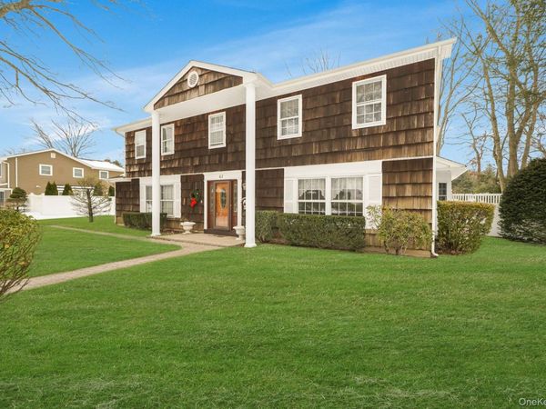 62 Canterbury Drive, Hauppauge, NY 11788