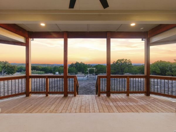 1909 Bear Springs, Pipe Creek, TX 78063