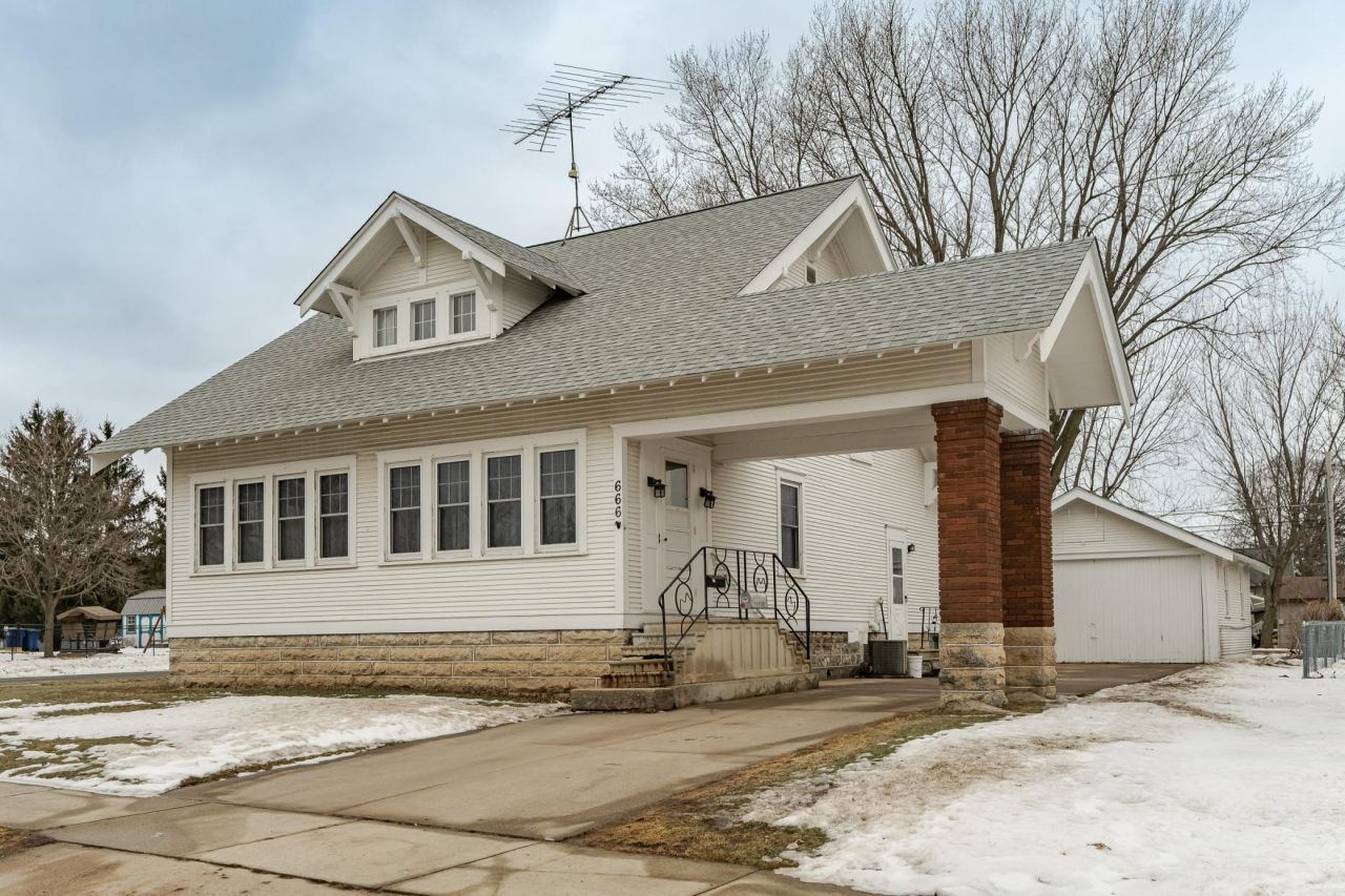 666 Saint Charles Avenue, Saint Charles, MN 55972 Main Photo