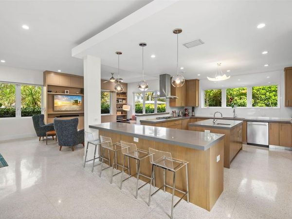 4595 N Jefferson Ave, Miami Beach, FL 33140
