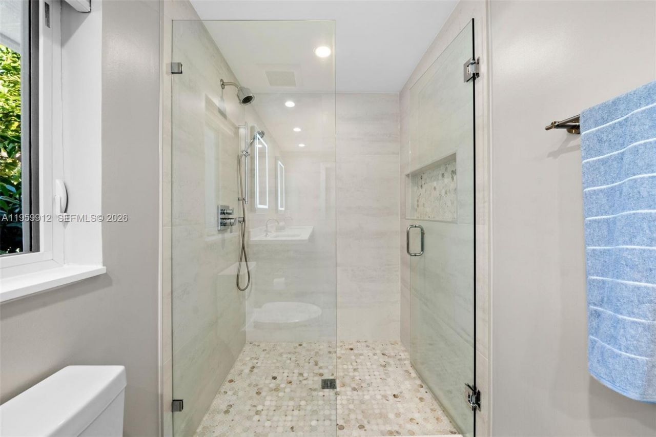 4595 N Jefferson Ave, Miami Beach, FL 33140 Photo