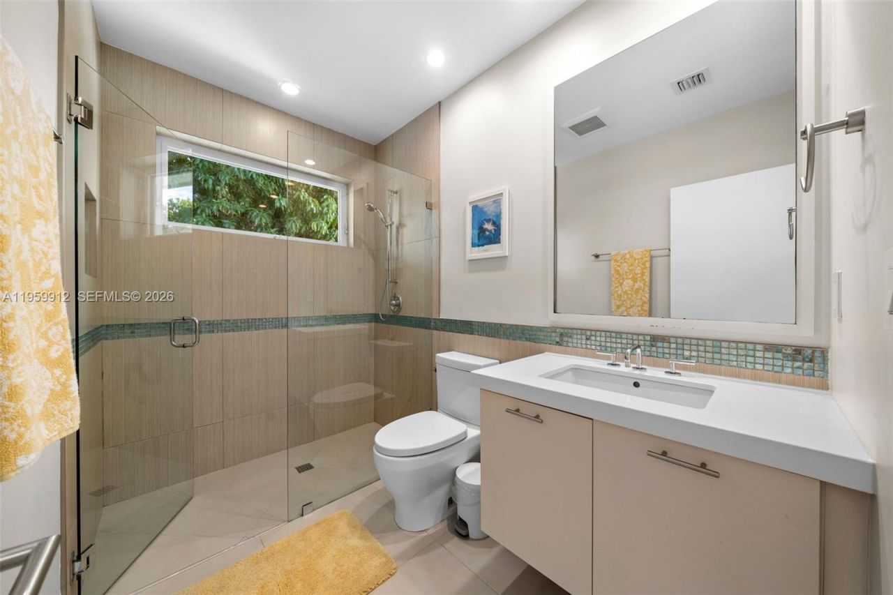 4595 N Jefferson Ave, Miami Beach, FL 33140 Photo