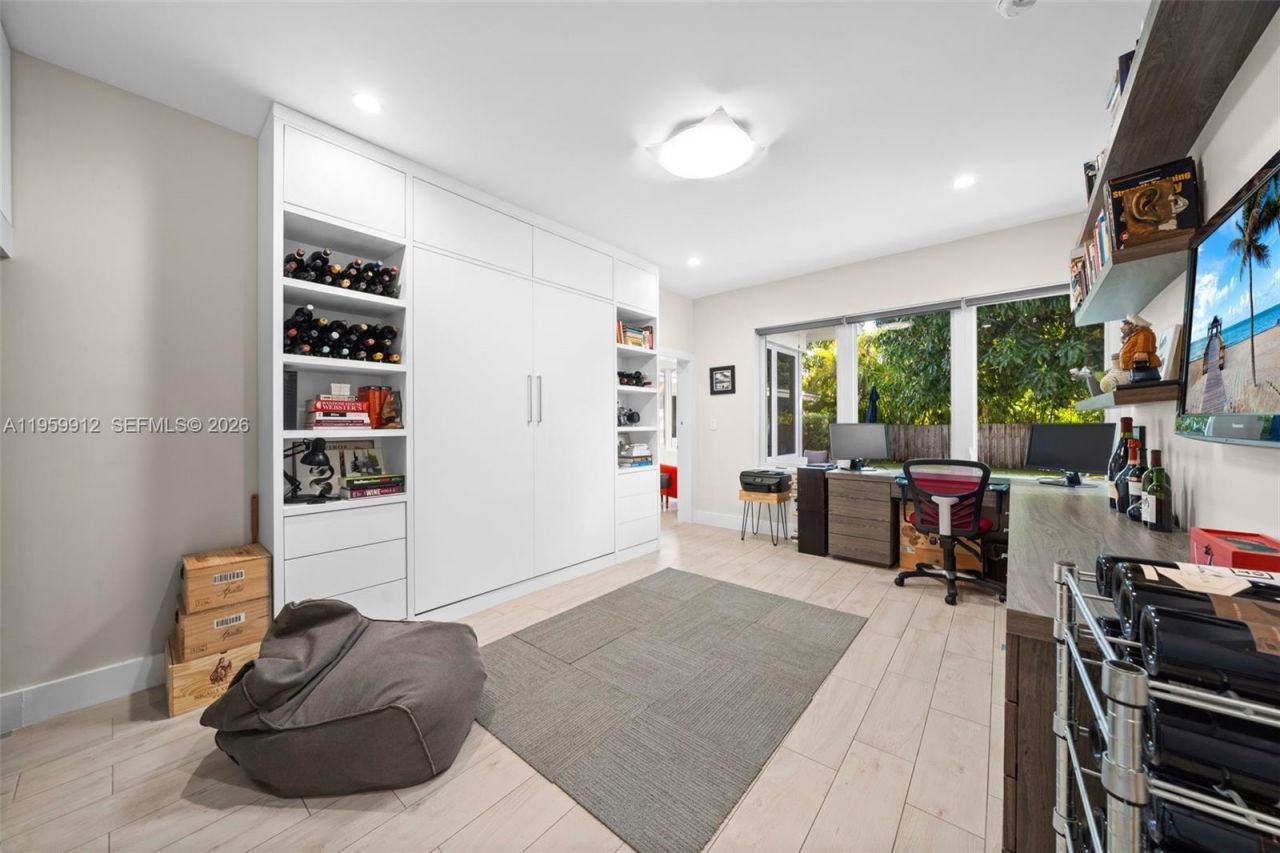 4595 N Jefferson Ave, Miami Beach, FL 33140 Photo