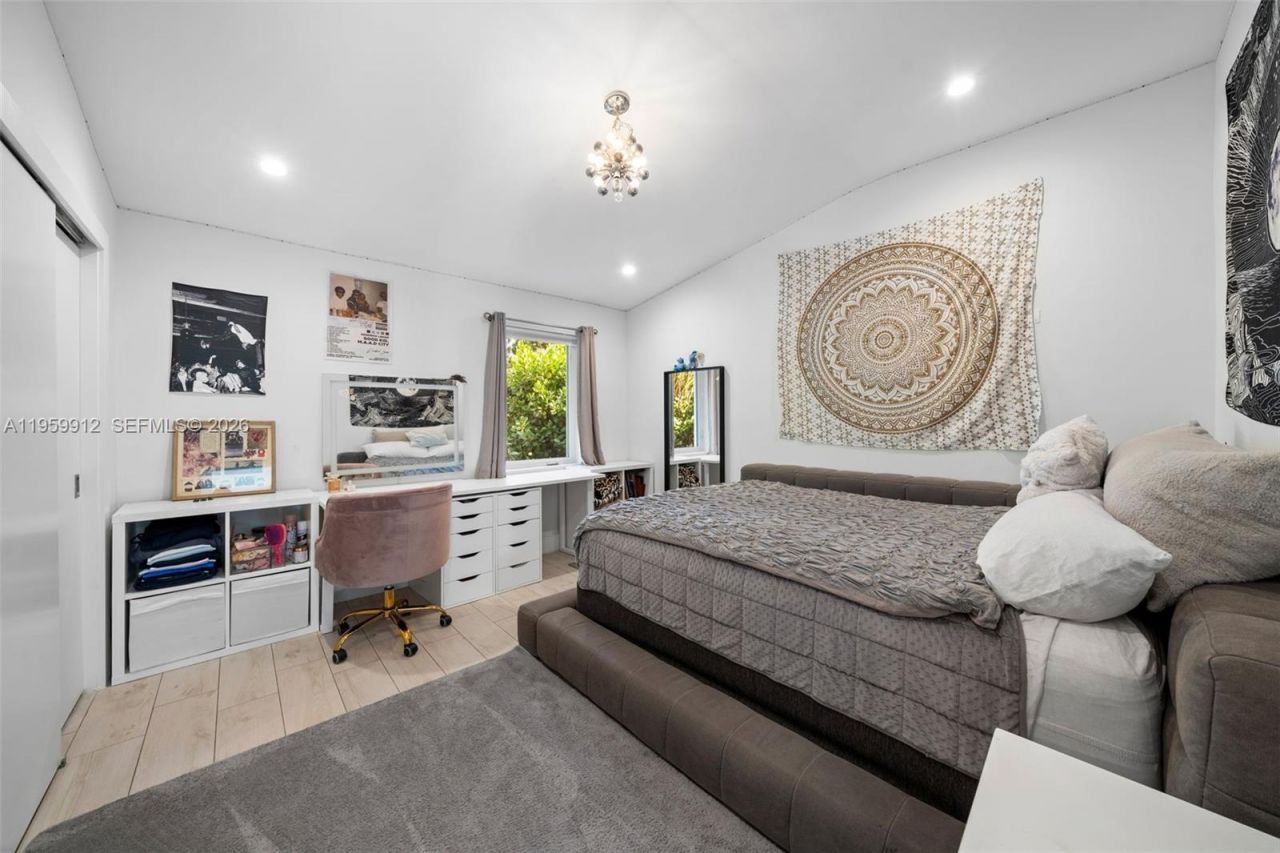 4595 N Jefferson Ave, Miami Beach, FL 33140 Photo