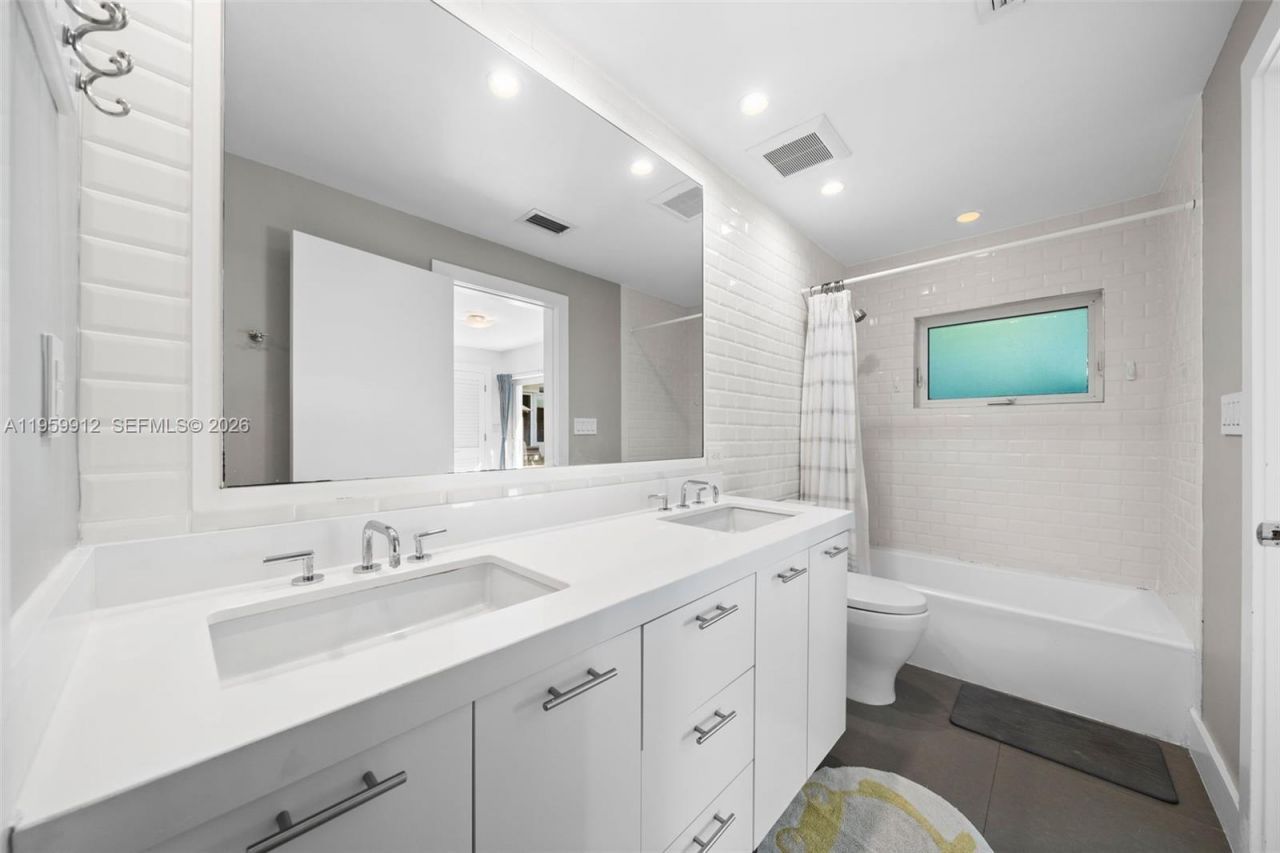 4595 N Jefferson Ave, Miami Beach, FL 33140 Photo