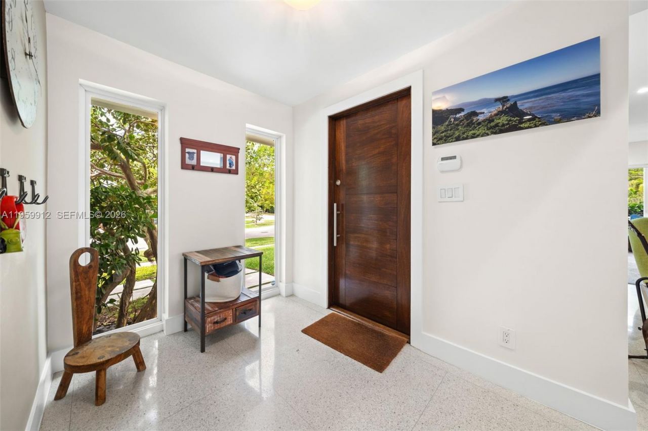 4595 N Jefferson Ave, Miami Beach, FL 33140 Photo