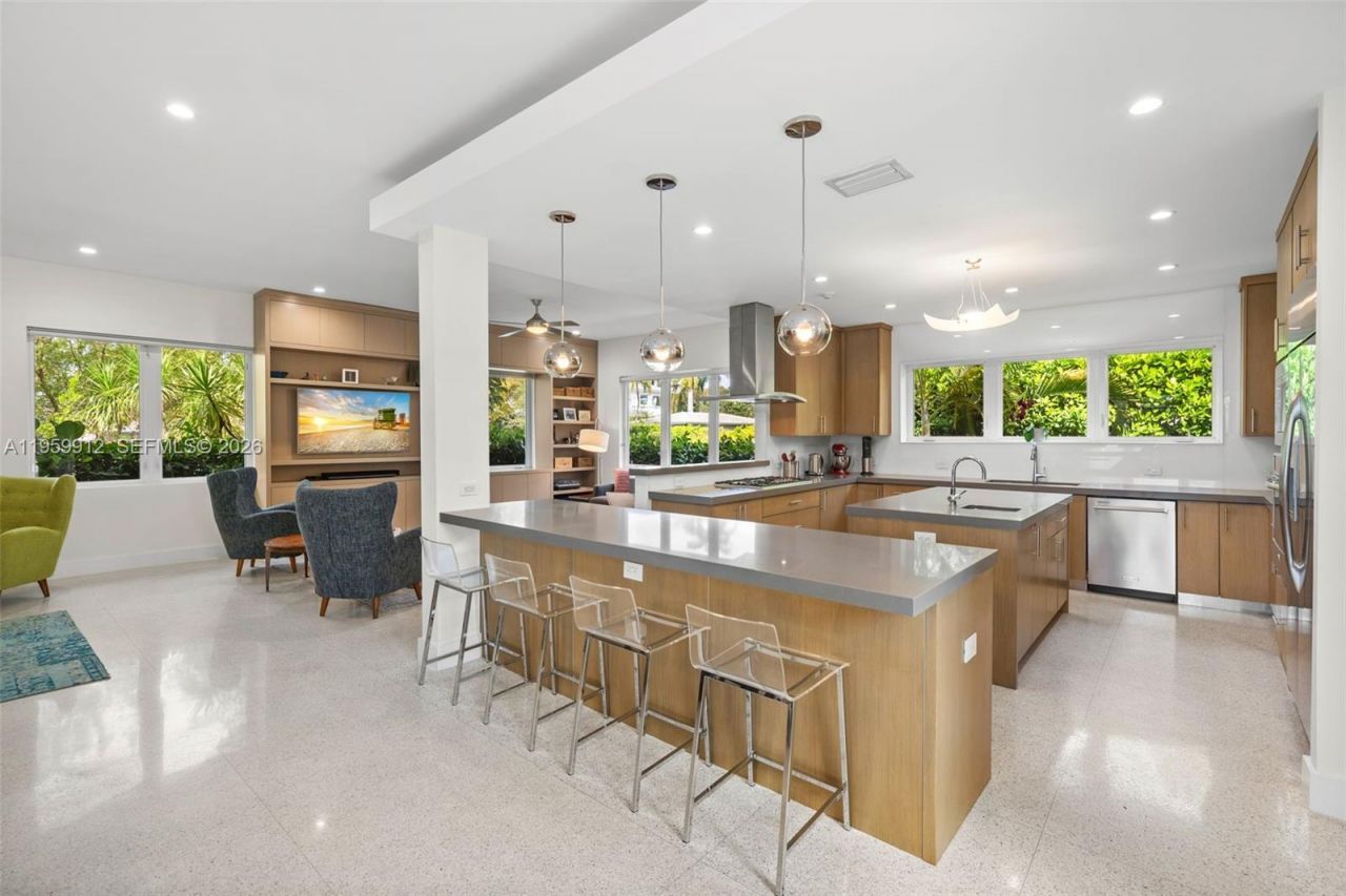 4595 N Jefferson Ave, Miami Beach, FL 33140 Photo