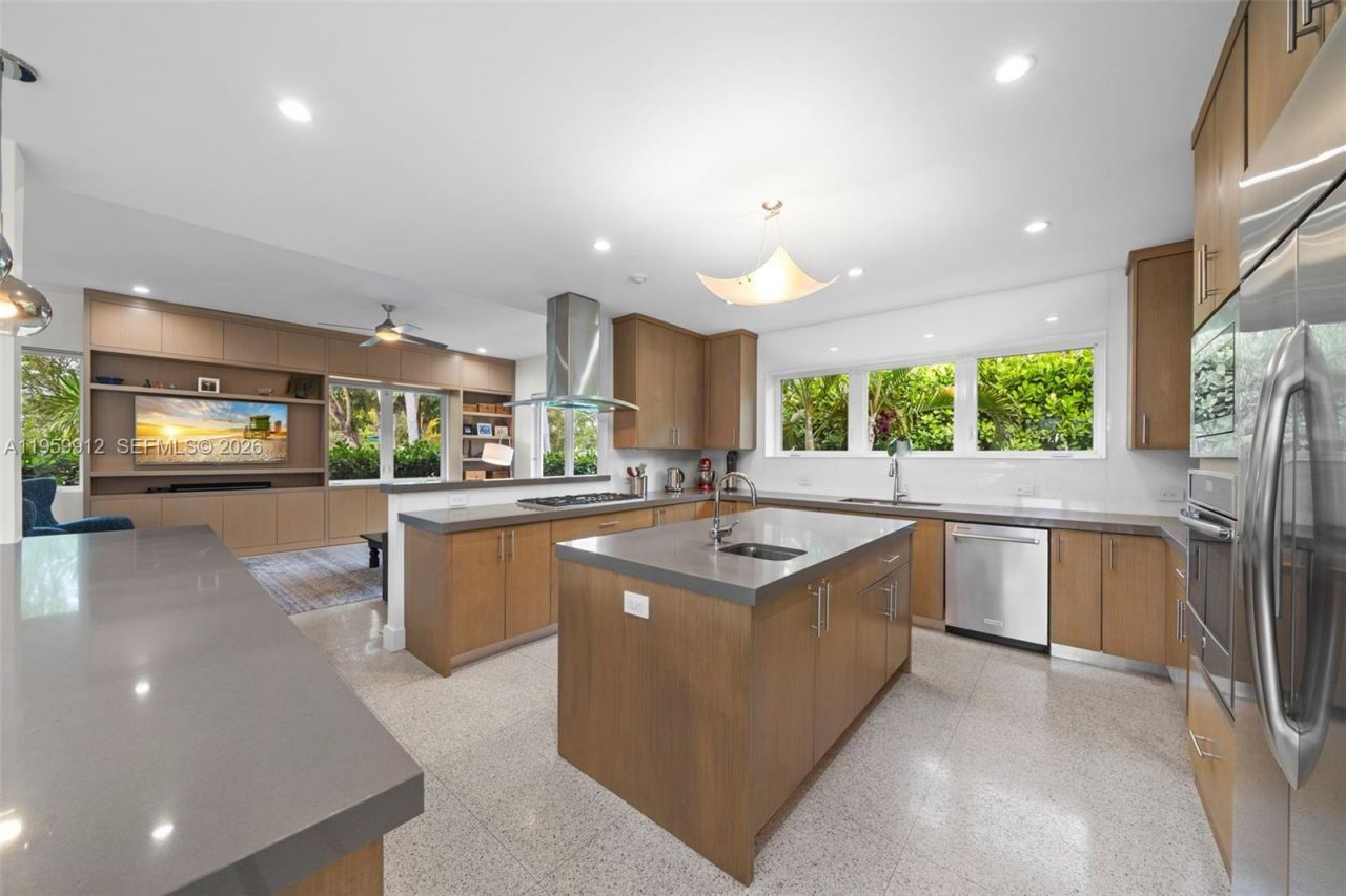 4595 N Jefferson Ave, Miami Beach, FL 33140 Photo