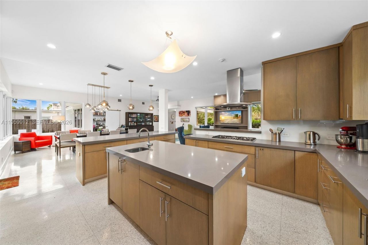 4595 N Jefferson Ave, Miami Beach, FL 33140 Photo