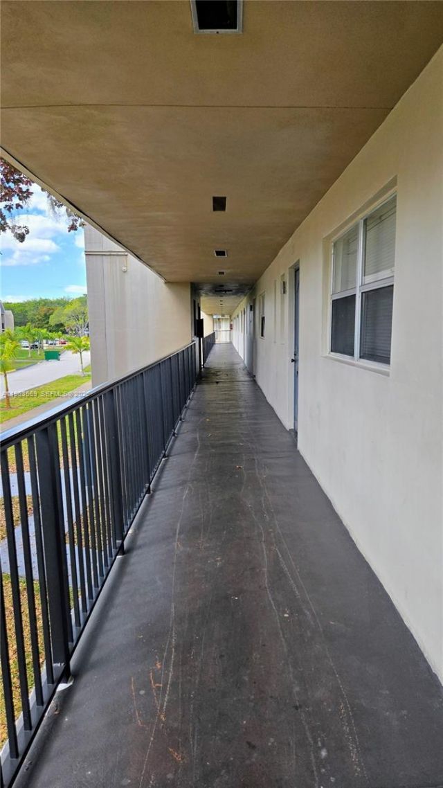 7925 Fairview Dr, Unit 206, Tamarac, FL 33321 Photo