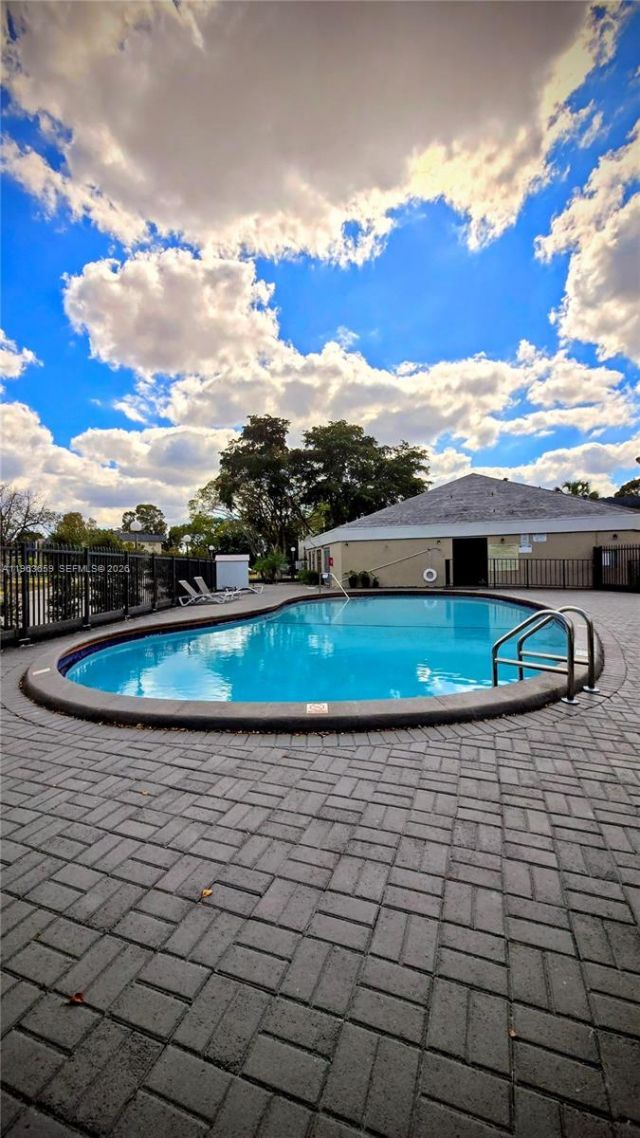 7925 Fairview Dr, Unit 206, Tamarac, FL 33321 Photo