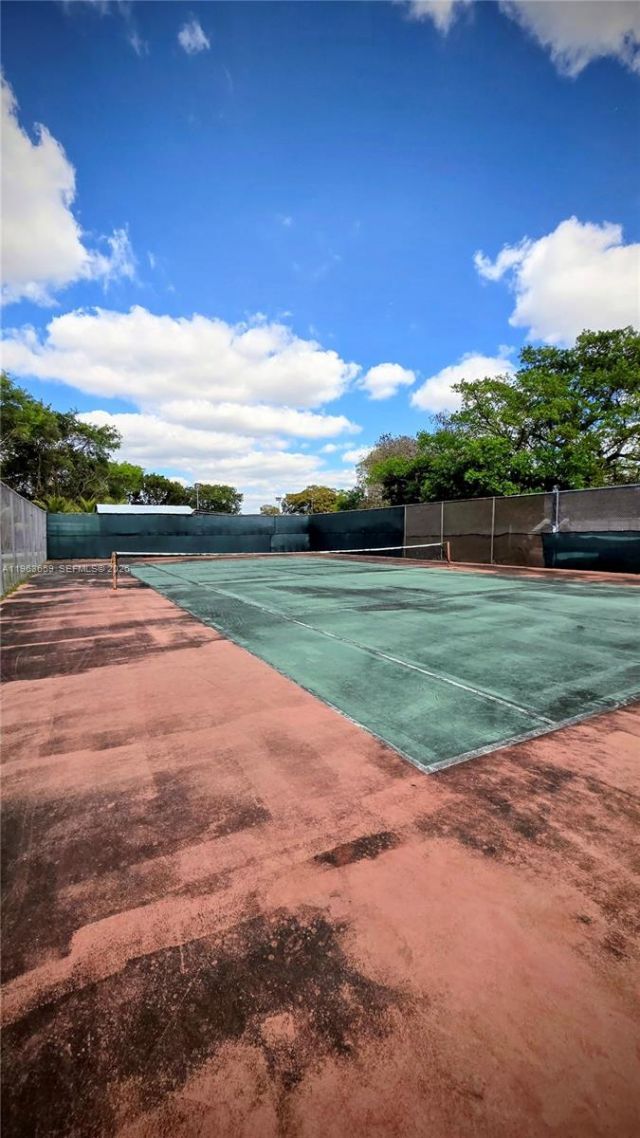 7925 Fairview Dr, Unit 206, Tamarac, FL 33321 Photo