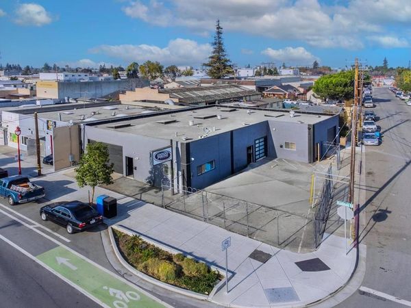 2951 Middlefield Road, Redwood City, CA 94063