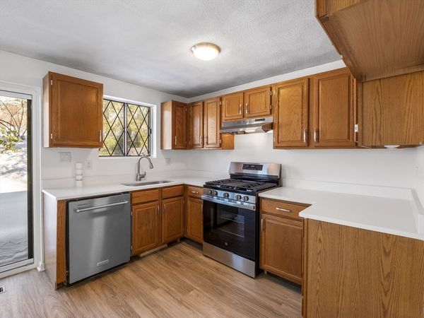 403 Farrwood Dr, Unit 403, Haverhill, MA 01835