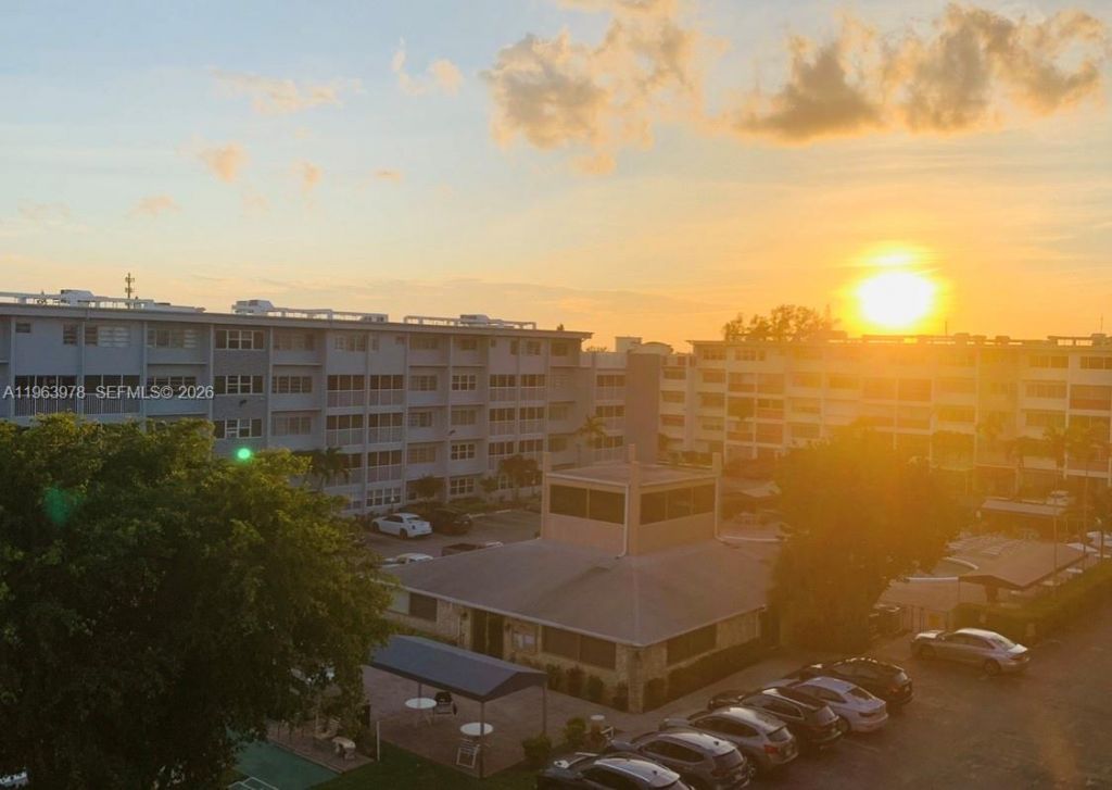 410 SE 2nd St, Unit 210, Hallandale Beach, FL 33009 Photo