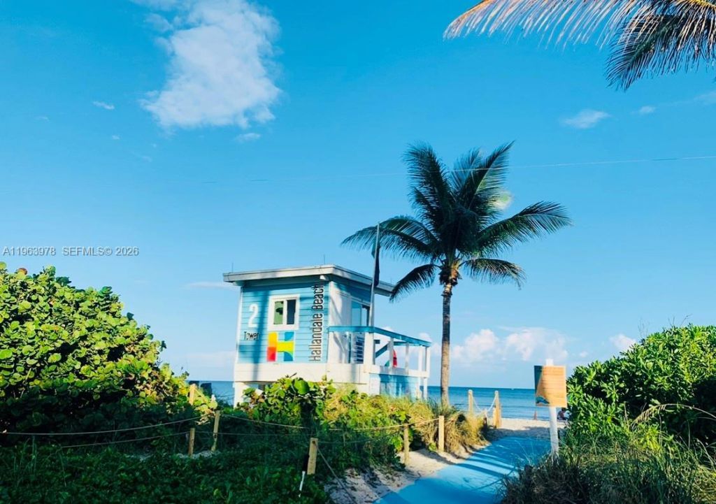 410 SE 2nd St, Unit 210, Hallandale Beach, FL 33009 Photo