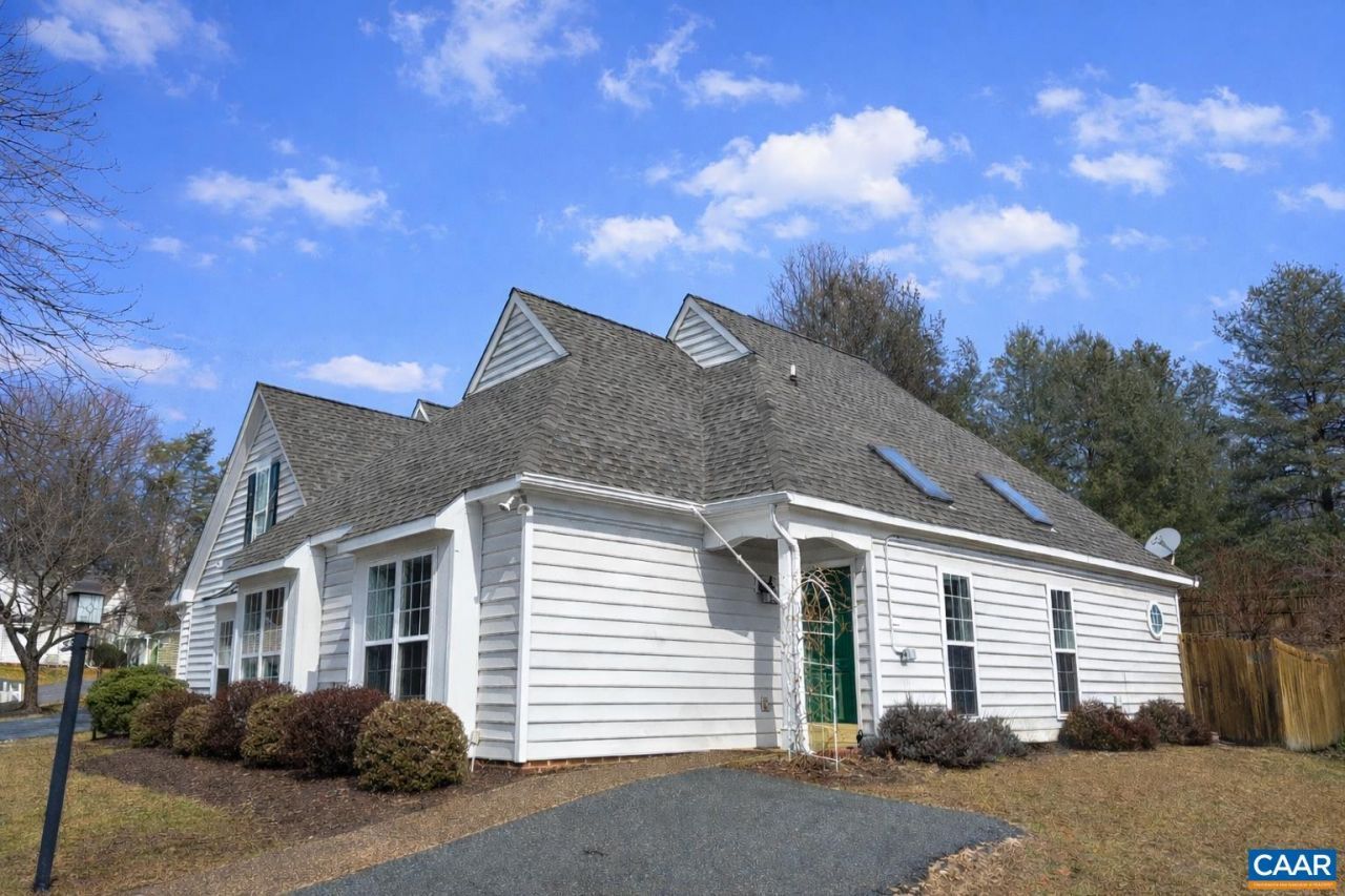 960 Devon Spring Ct, Charlottesville, VA 22903 Main Photo