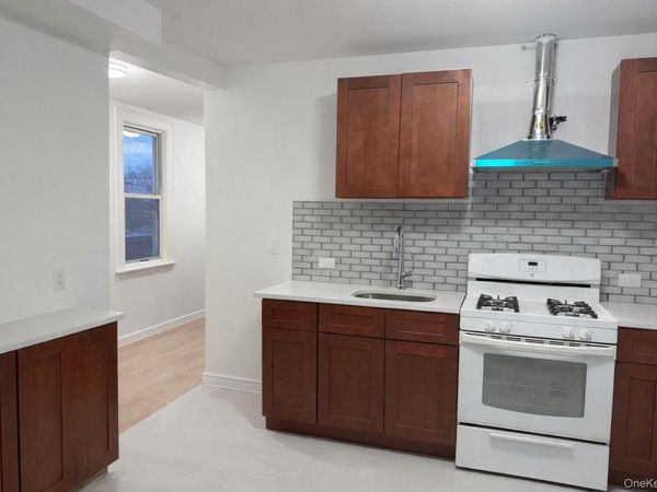 7150 73rd Place, Glendale, NY 11385