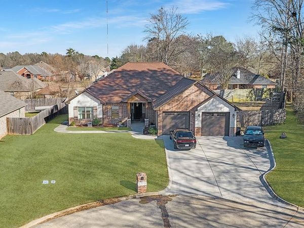 523 Mitchell Ryan , Wake Village, TX 75501