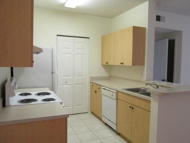 10282 Fox Trail Road S, Unit 201, Royal Palm Beach, FL 33411 Photo