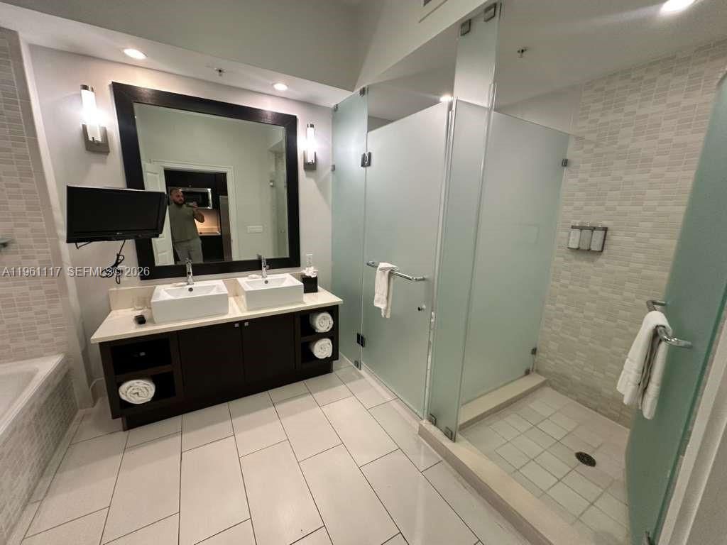 5300 NW 87th Ave , Unit 910, Doral, FL 33178 Photo