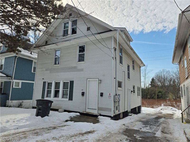 1268 Pondview Avenue, Akron, OH 44305 Photo 2