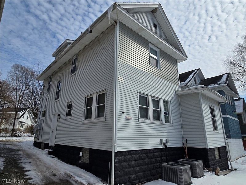 1268 Pondview Avenue, Akron, OH 44305 Photo 3