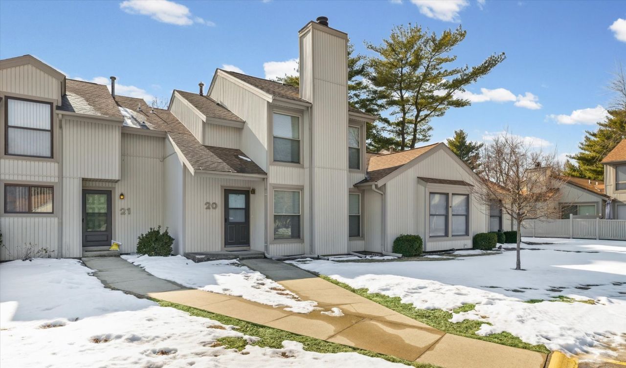 20 Colony West Drive, Champaign, IL 61820 Main Photo